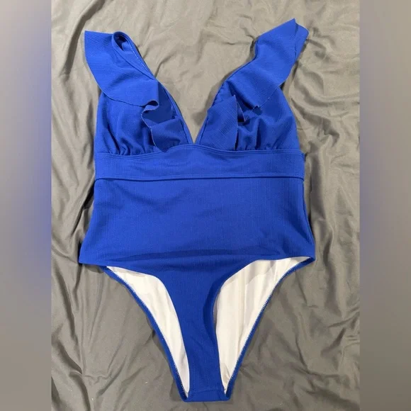 One Piece Ruffle neck Swimsuit - Picture 2 of 4